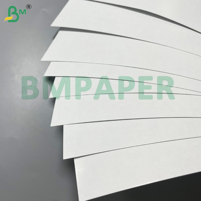 240-330gsm أسود / أزرق النواة مزدوجة الجانب المغطاة اللعبة اللوحة C2S ورق بطاقات اللعب لStratch Card