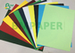 ورقة بطاقة عادية غير مطلية باللون الوردي والأزرق والأخضر 180Gsm لطباعة الإعلانات 63.5 × 91.4 سم