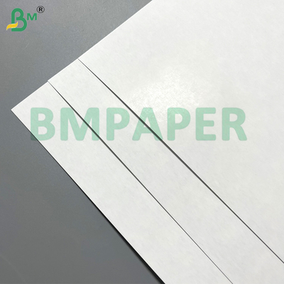 240-330gsm أسود / أزرق النواة مزدوجة الجانب المغطاة اللعبة اللوحة C2S ورق بطاقات اللعب لStratch Card