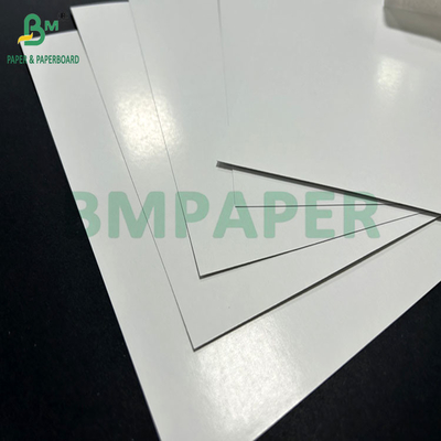 ورق بوكر ذو طلاء لامع بـ 300 غرام مع قلب أزرق 71 × 65 سم
