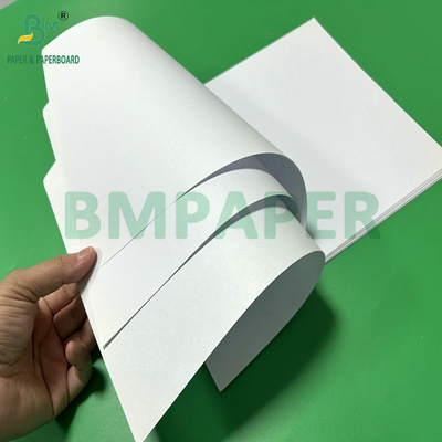 841 × 1198mm 70gsm 80gsm ورق أوفست غير مغلف للطباعة النصية الكتب