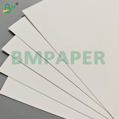 ورق مقوى عاجي عالي الصلابة بوزن 250 جرامًا للمتر المربع و 300 جرامًا للمتر المربع لصنع الكرتون