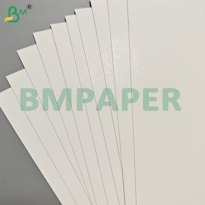 ورق مقوى عاجي عالي الصلابة بوزن 250 جرامًا للمتر المربع و 300 جرامًا للمتر المربع لصنع الكرتون